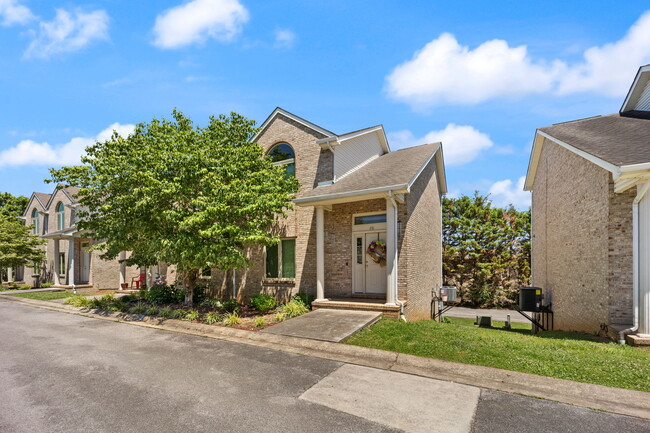 Building Photo - 27 Jahan Dr