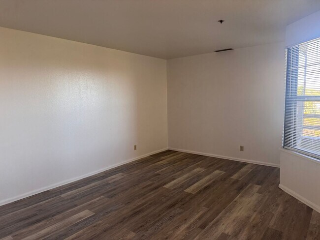 Building Photo - Horizon Towers 2Bed 2Bath Condo!!!