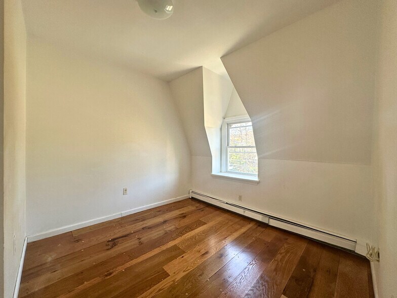 Building Photo - 498 Liberty St