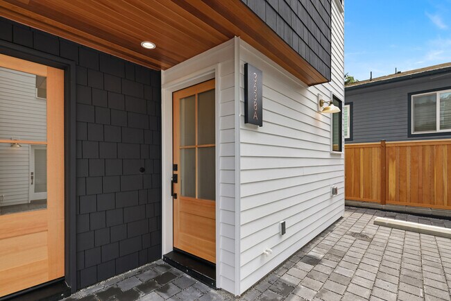 Building Photo - 3638 Greenwood Ave N
