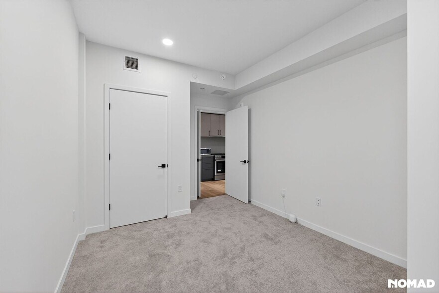 Building Photo - 395 6th St