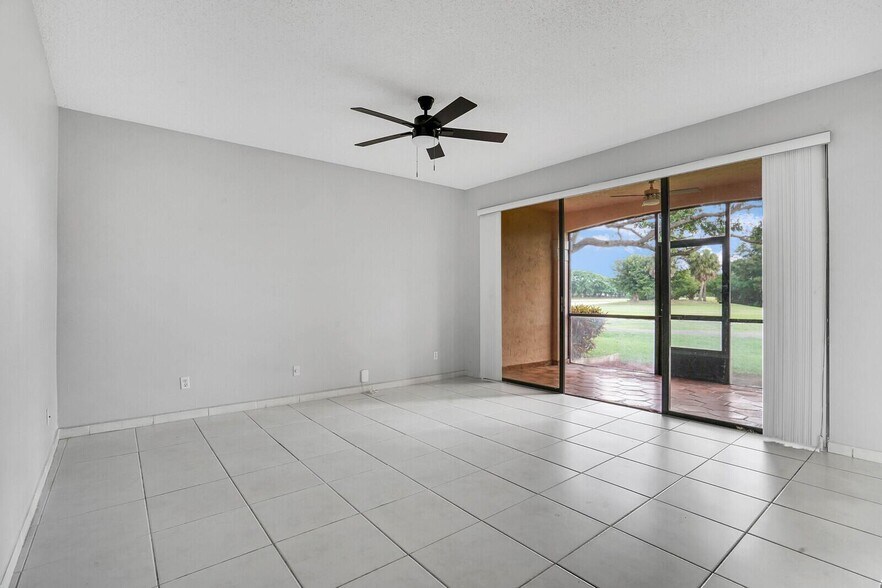 Building Photo - 401 SW 158th Ter