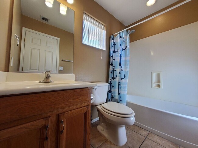 Building Photo - Beautiful 4 bedroom