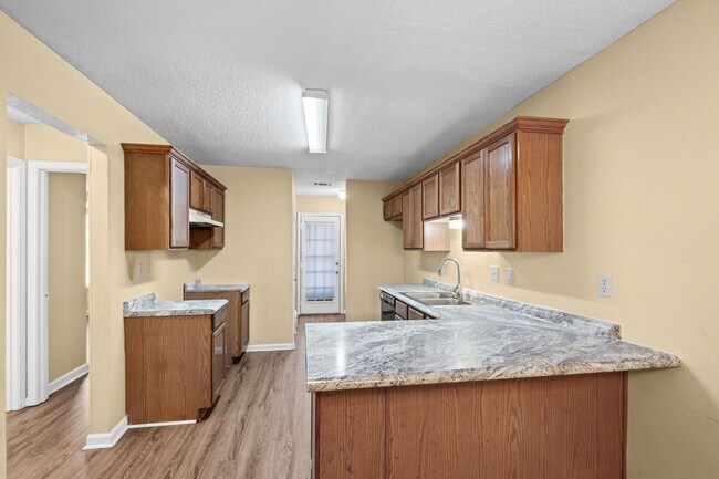 Building Photo - 7782 Shadowland Dr