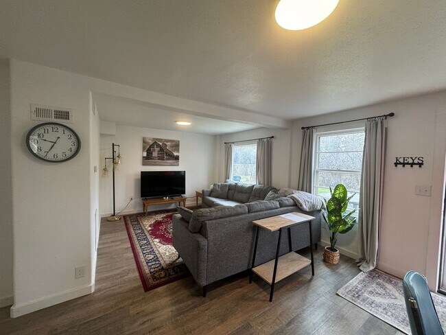 Building Photo - Gorgeous 4-Bedroom Home with Expansive Landscaped Yard & Off-Street Parking – Fully Furnished!