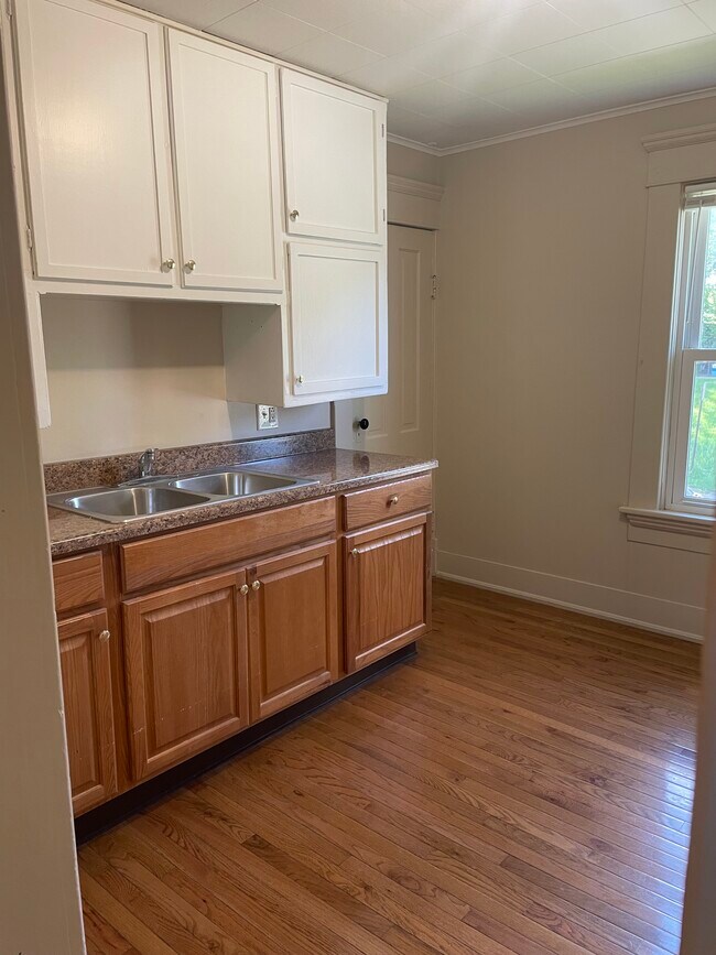 Building Photo - 283 Wood St