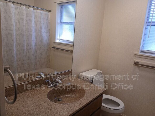 Building Photo - 2255 Lombardy Dr