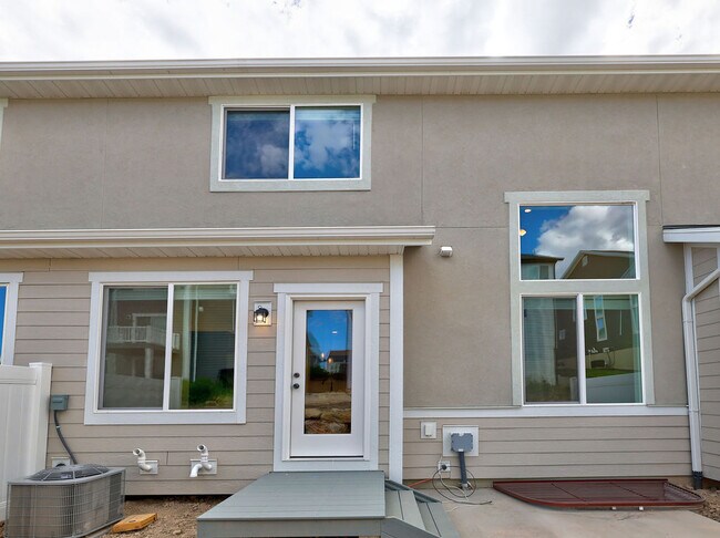 Building Photo - 1377 N Sage Dr