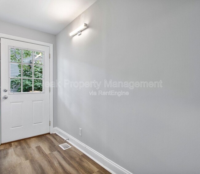 Building Photo - 2504 E Leigh St