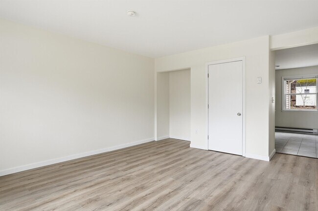 Building Photo - 4 Linda Ln