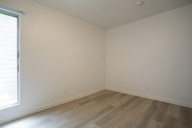 Building Photo - 11801 Rexford Rd