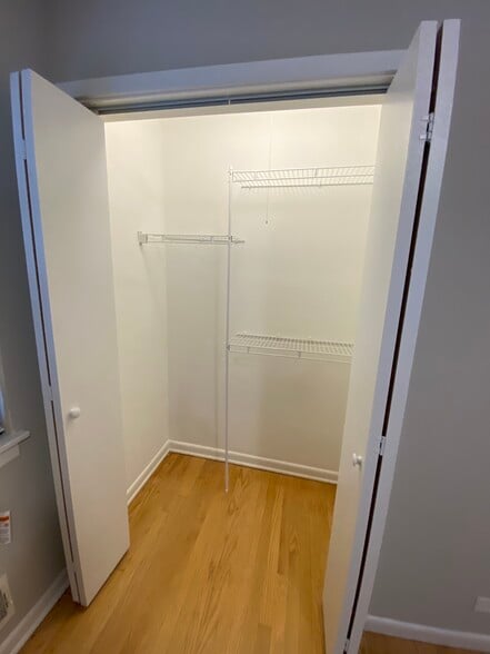 Closet with built in organizer - 1942 Linden Ave