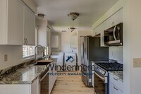 Building Photo - 2 Bed 1 Bath House W/ Garage