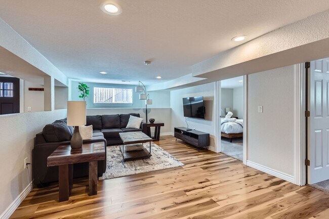 Building Photo - Highlands 2 BDR Turnkey Home