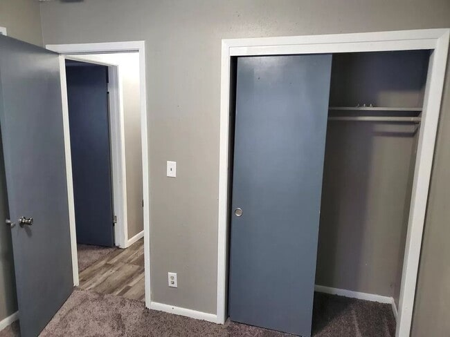 Building Photo - 616 E Hackley Ave