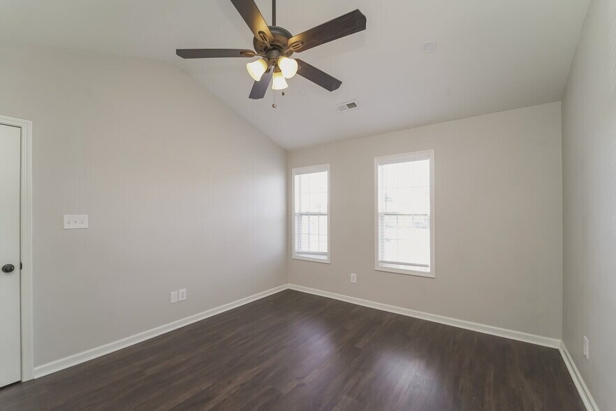 Building Photo - 6202 Whispering Brook Ct