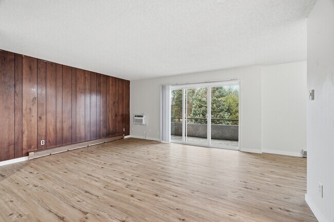 Building Photo - 3106 E 27th Ave