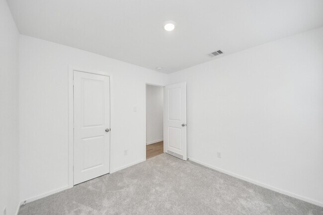Building Photo - 3037 Pensacola Dr