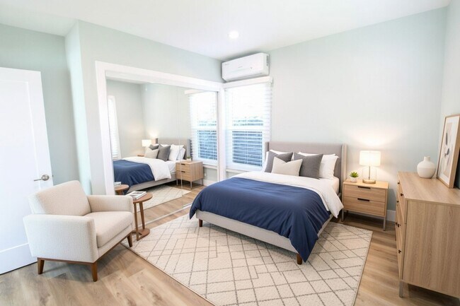 Building Photo - Santa Monica House with Huge Yard on Walking Street Blocks to Beach