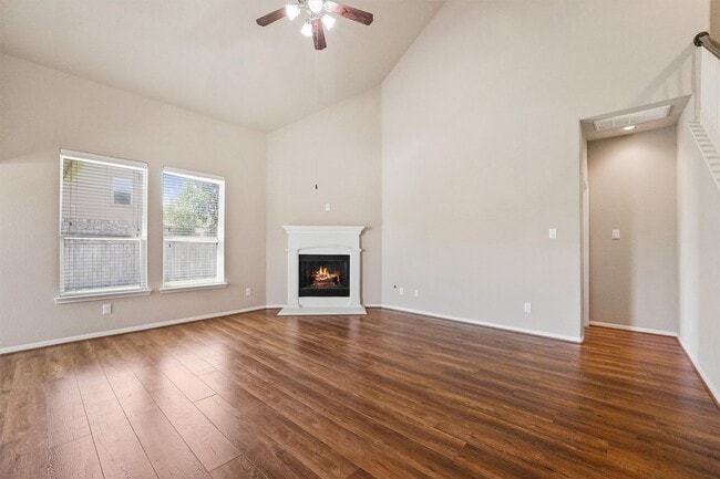 Building Photo - 115 Black Swan Pl