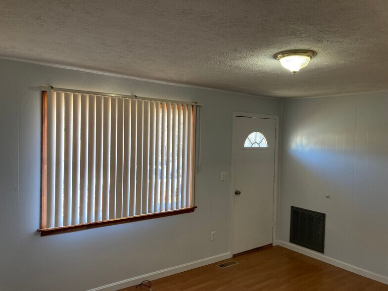 Building Photo - 119 Betterley Pl