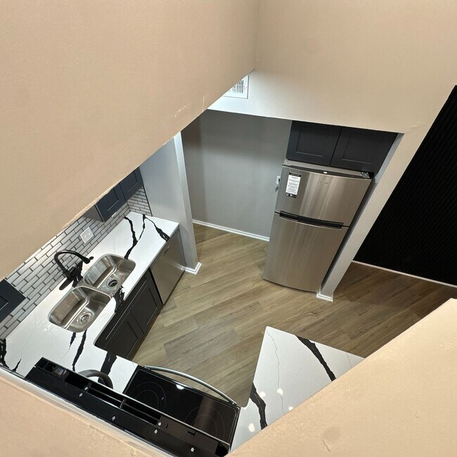 Building Photo - Luxurious 2-Bedroom Apartments with Modern...