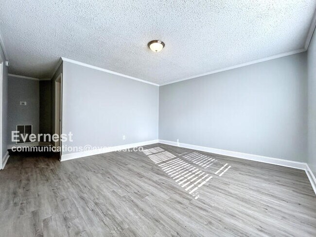 Building Photo - 619 Brooks Rd