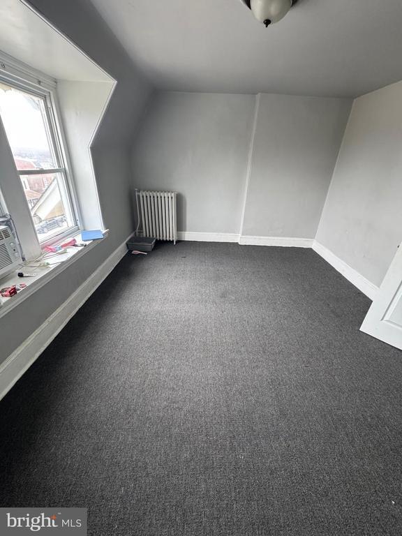 Building Photo - 533 Buttonwood St