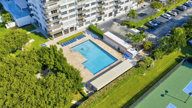 Building Photo - 2121 N Ocean Blvd