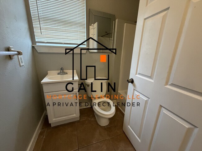 Building Photo - 1247 Carr Ave