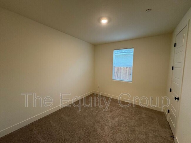 Building Photo - 2231 N Julieann St