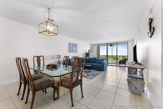 Building Photo - 3051 N Course Dr