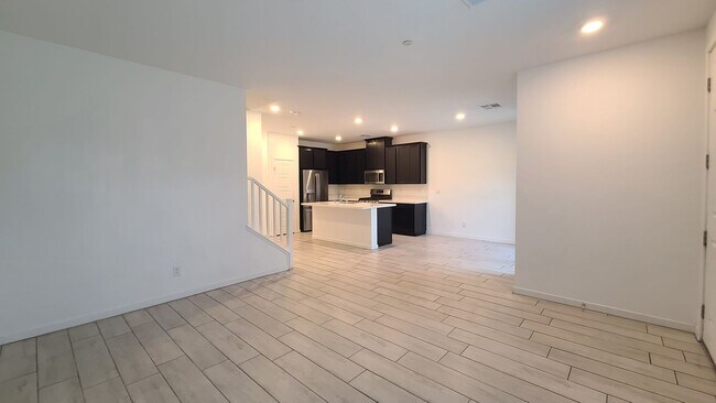 Building Photo - 3 Bedroom 2.5 Bath Townhouse