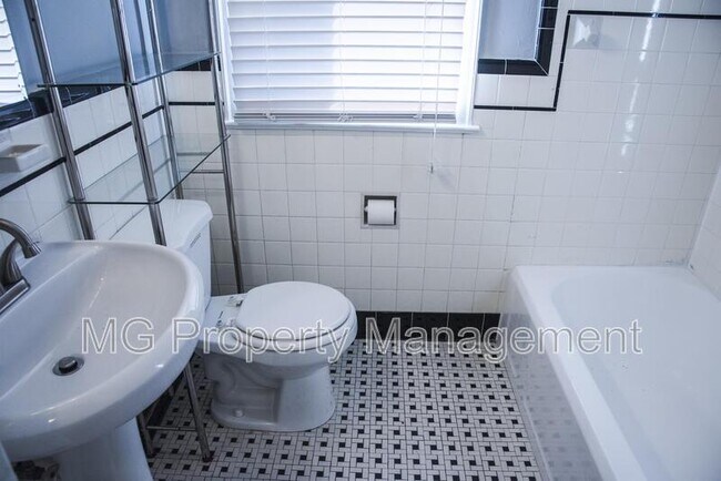 Building Photo - 2401 Greenland Ave