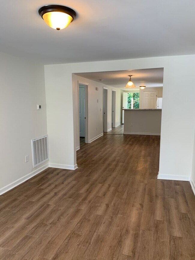 Building Photo - Very Cute House for Rent on Hillsdale Driv...