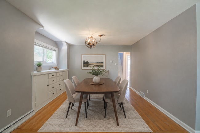 Building Photo - 2 Bed Home in the Heart of Whitefish Bay