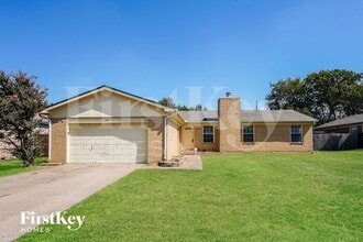 Building Photo - 505 S Waxahachie St