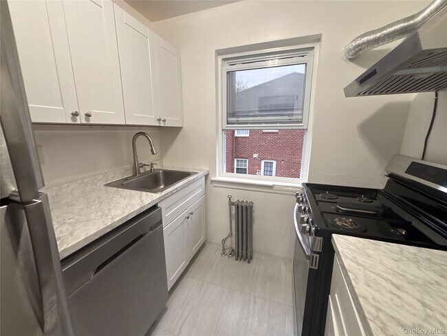 Building Photo - 37 Spruce St