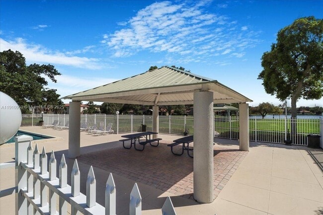 Building Photo - 11175 SW 17th Manor