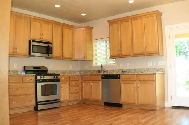 Building Photo - Beautiful Orem home for rent!
