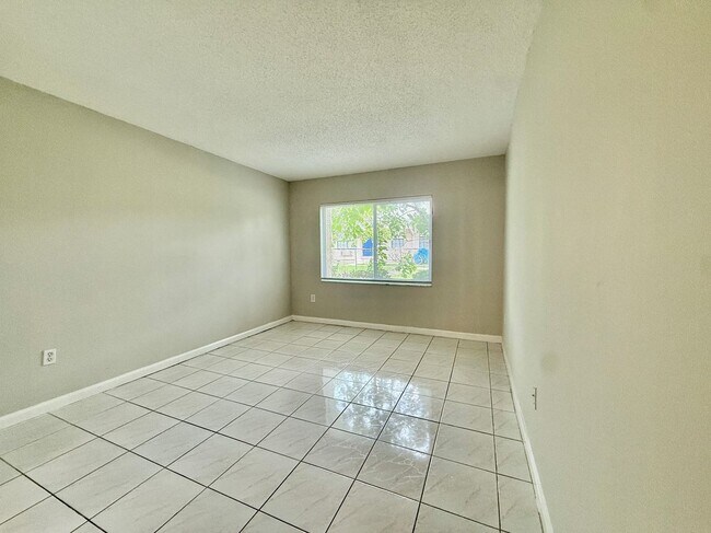 Building Photo - 6104 Curry Ford Rd
