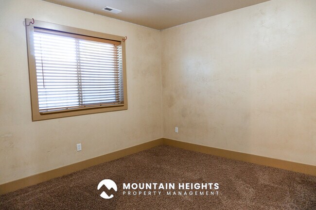 Building Photo - 4071 S Sandpiper Ln