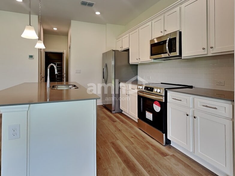 Building Photo - 27212 St Andrews Ave