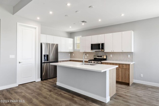 Building Photo - Beautiful Home in a Stunning 55+ Community...
