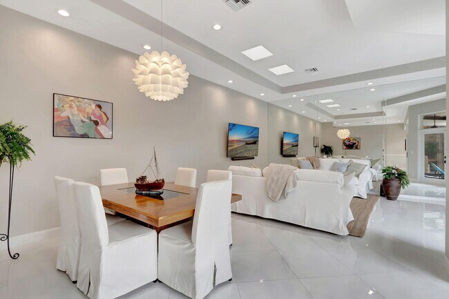 Building Photo - 23164 Via Stel