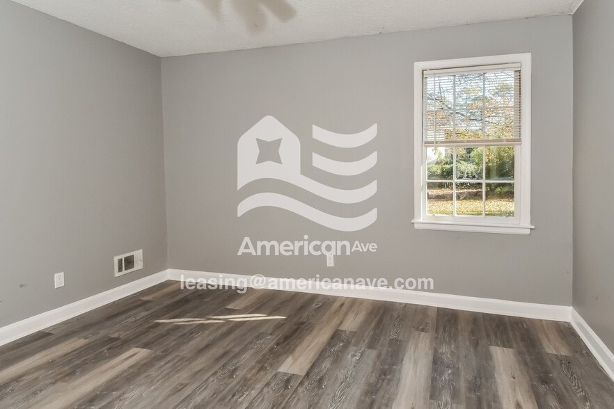 Building Photo - 135 Latonea Dr