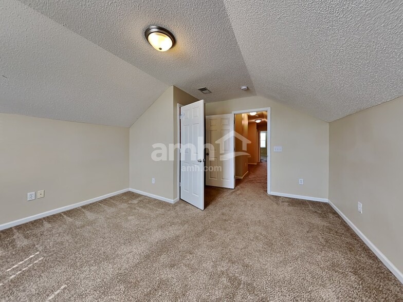 Building Photo - 4016 Broken Arrow Dr