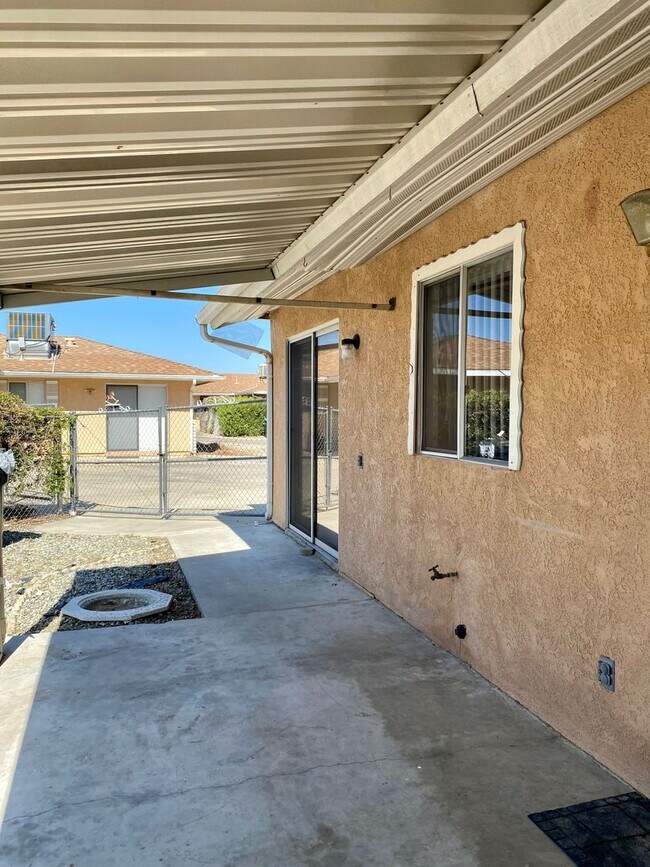 Building Photo - 694 Ironwood St