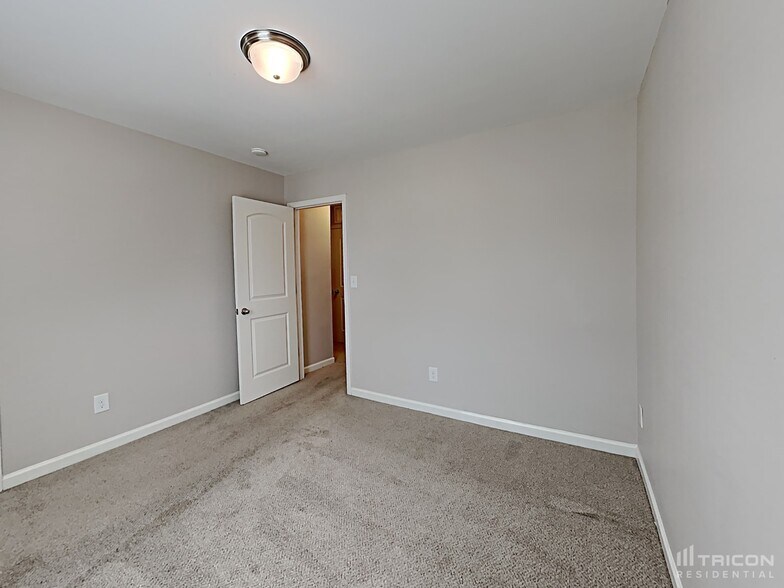 Building Photo - 630 Stillgreen Ln
