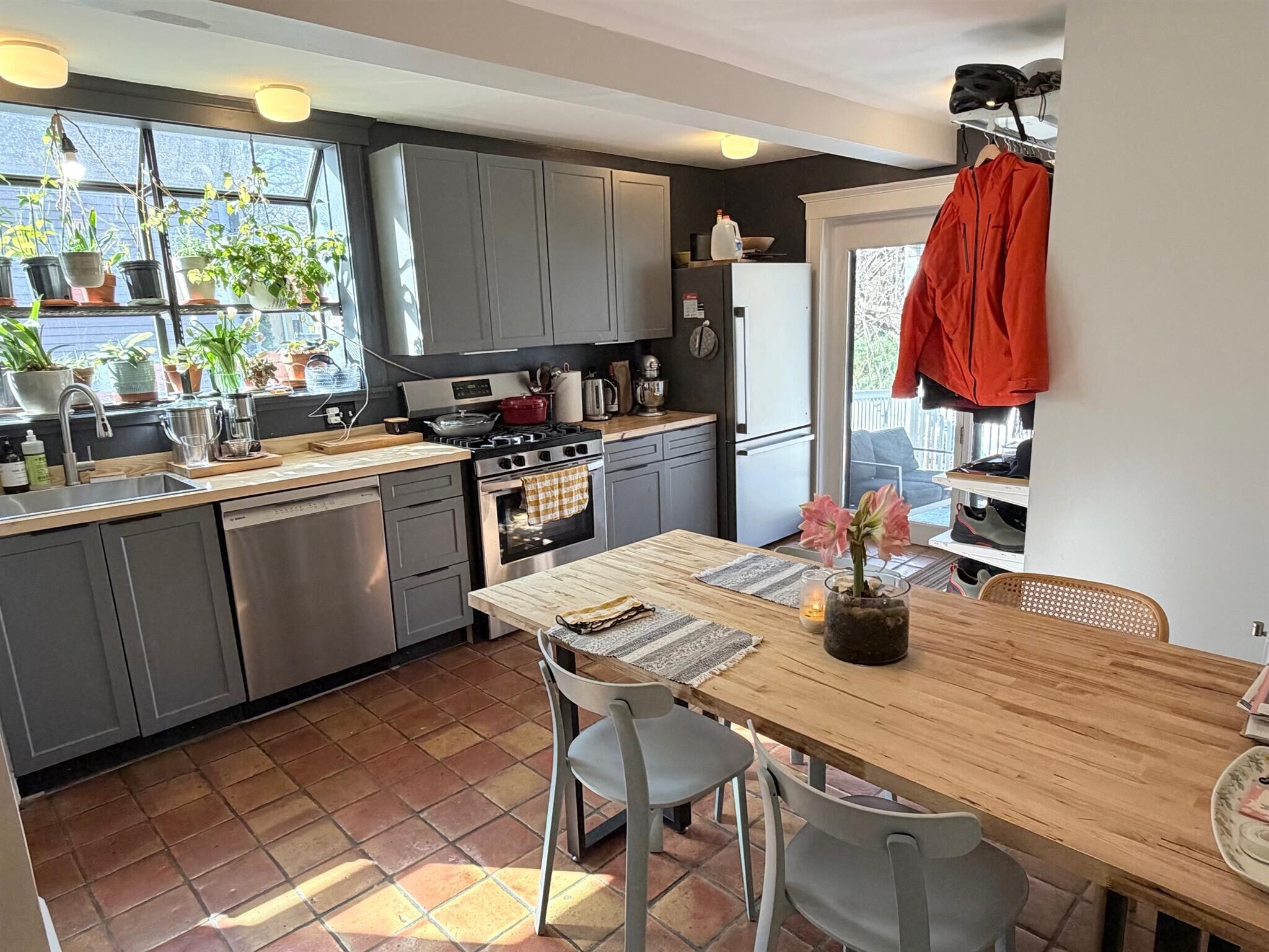 Building Photo - 200 Larch Rd